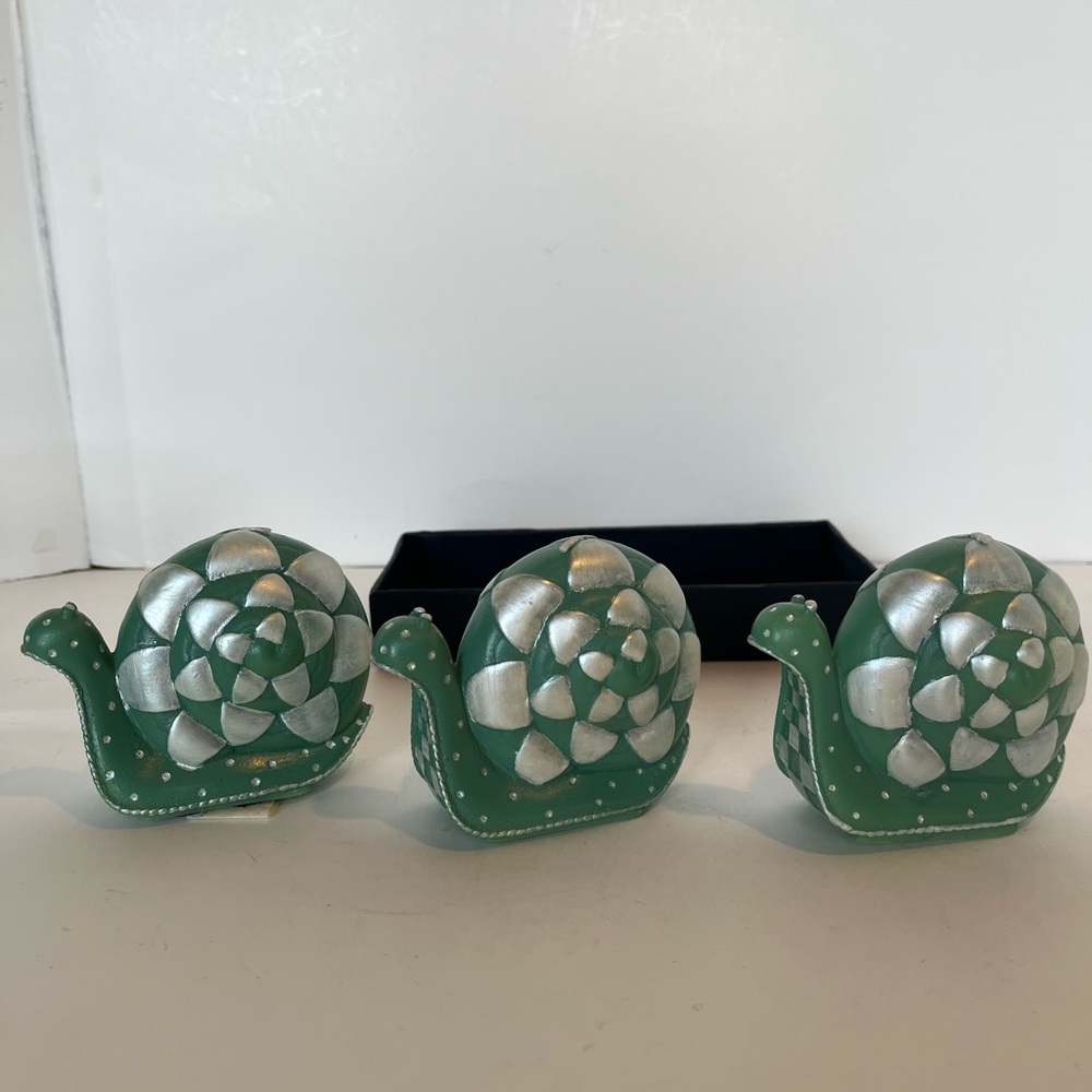New in Box MacKenzie-Childs Glow Set of Snail Shaped Candles Emerald Check - Picture 13 of 13